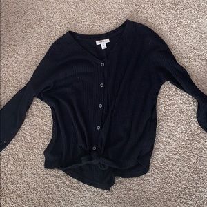 BLACK WAFFLE-PATTERNED BUTTON DOWN LONG SLEEVE